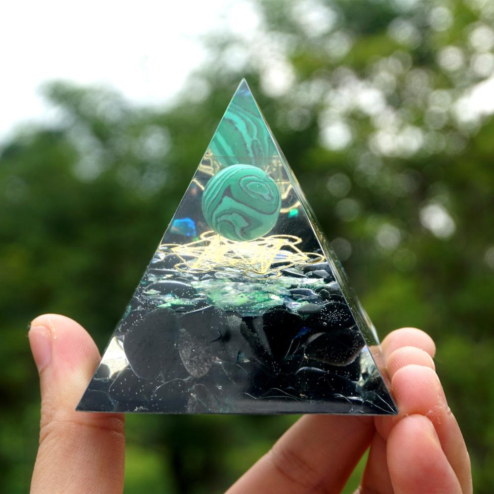 Universum der Möglichkeiten Orgonpyramide Kristalldekor