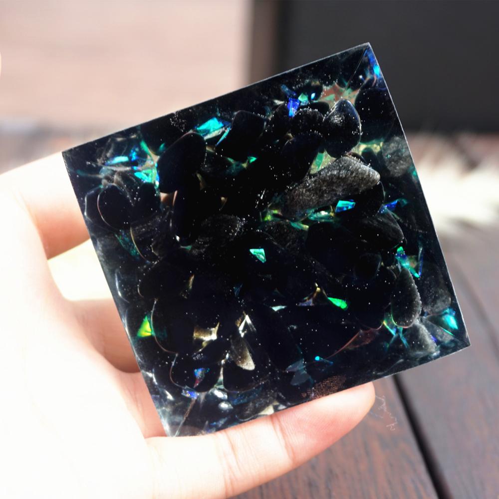 Universum der Möglichkeiten Orgonpyramide Kristalldekor