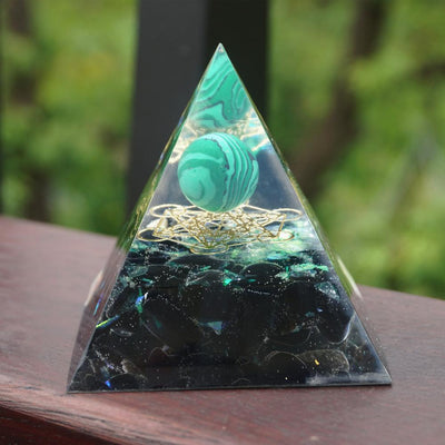 Universum der Möglichkeiten Orgonpyramide Kristalldekor