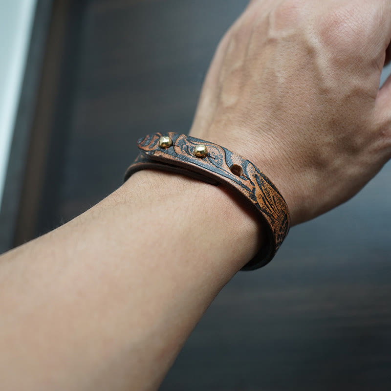 Spirituelles Armband aus bedrucktem Vintage-Leder mit Kupferbalance