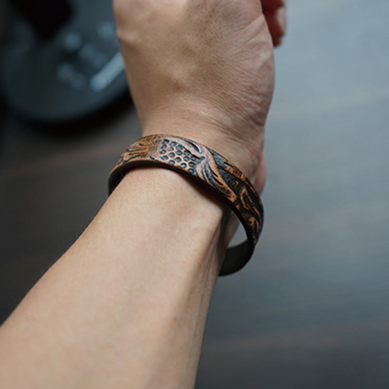 Spirituelles Armband aus bedrucktem Vintage-Leder mit Kupferbalance