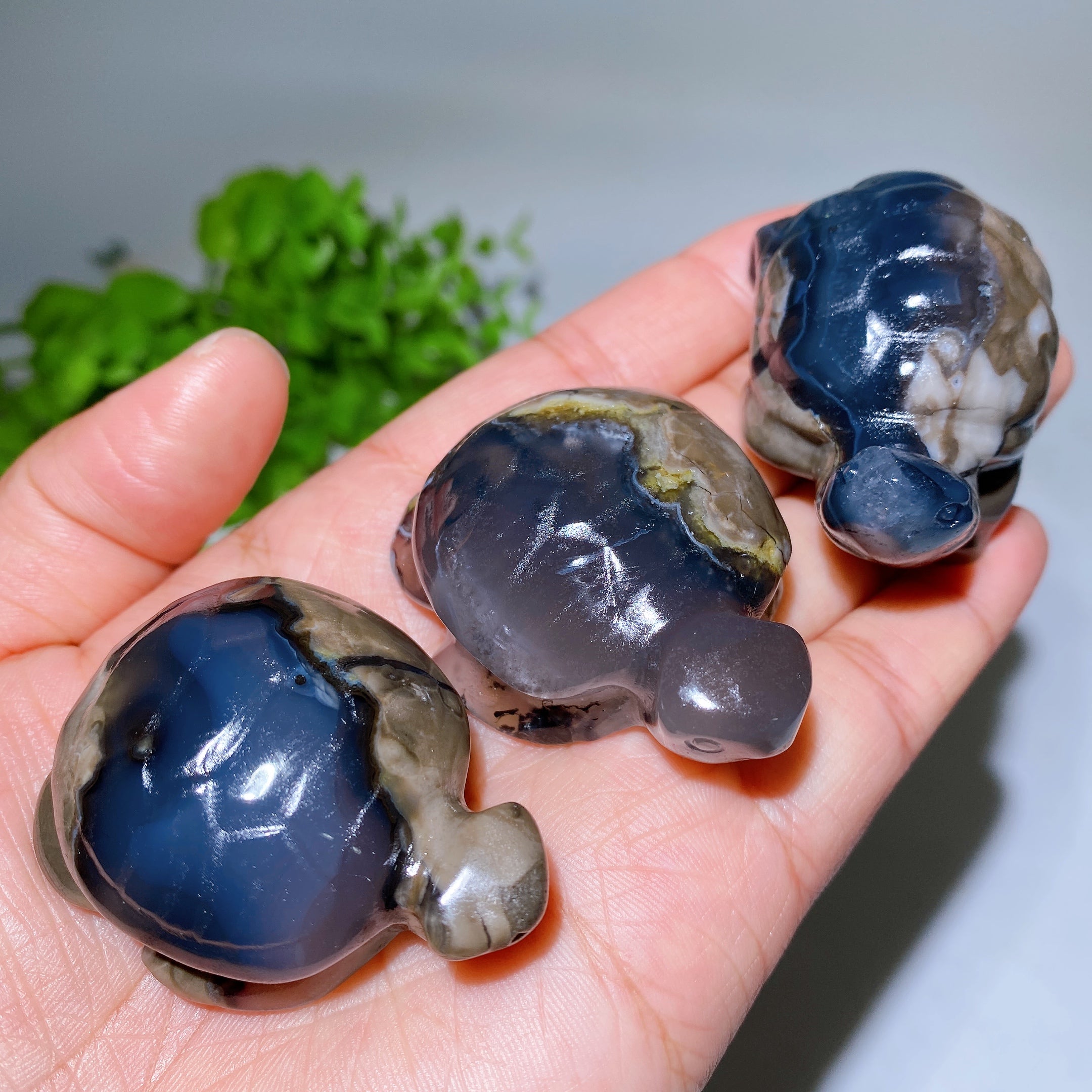Volcanic Agate 1.8-2.1in Crystal Animal Carvings