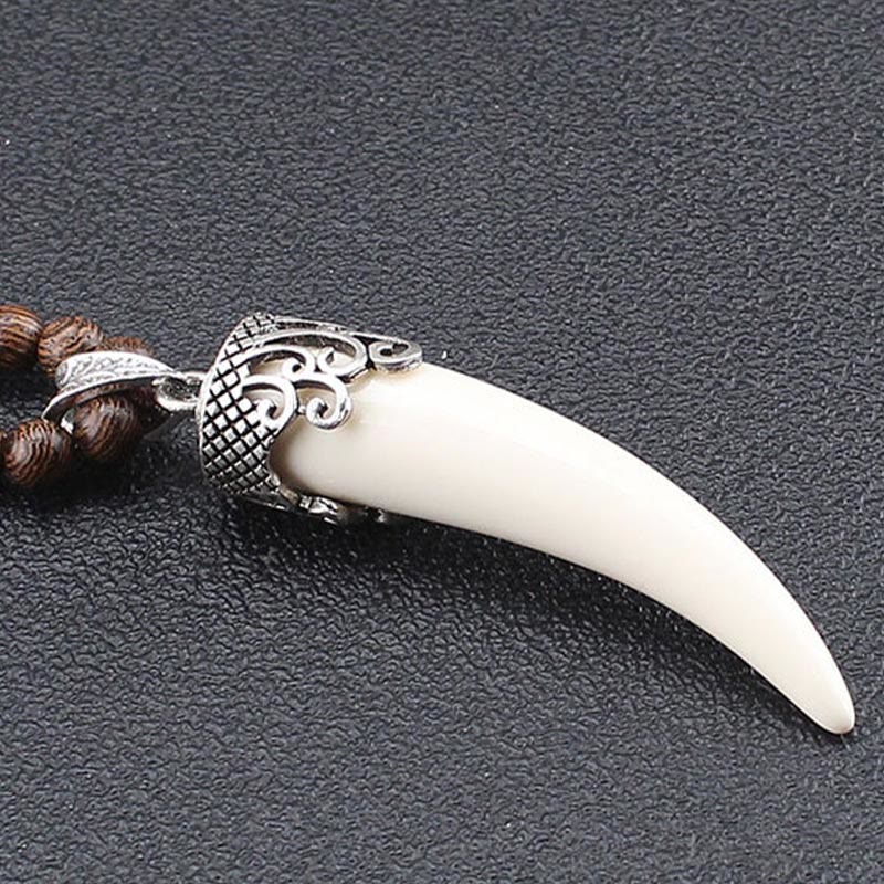 Türkisfarbener Halskettenanhänger aus Wengeholz für Schutz und Gleichgewicht