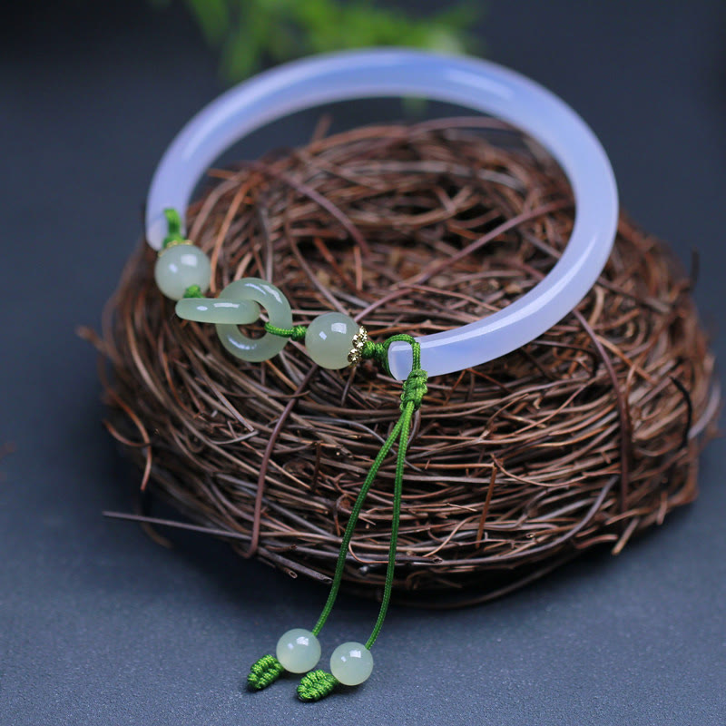 Ineinandergreifendes Harmoniearmband aus weißem Achat und Hetian-Jade