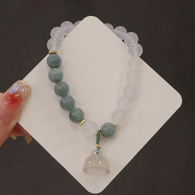 Schutzarmband aus weißem Achat und Jade, 8 mm, mit Lotus-Peace-Schnalle