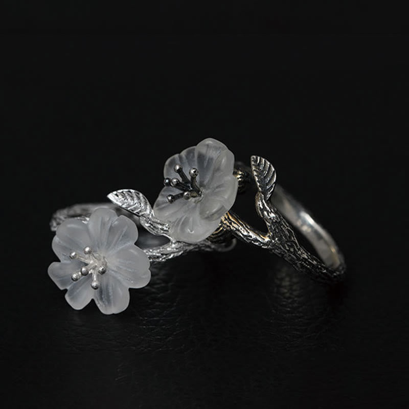 Verstellbarer Heilring mit weißem Kristallskelett und Blume