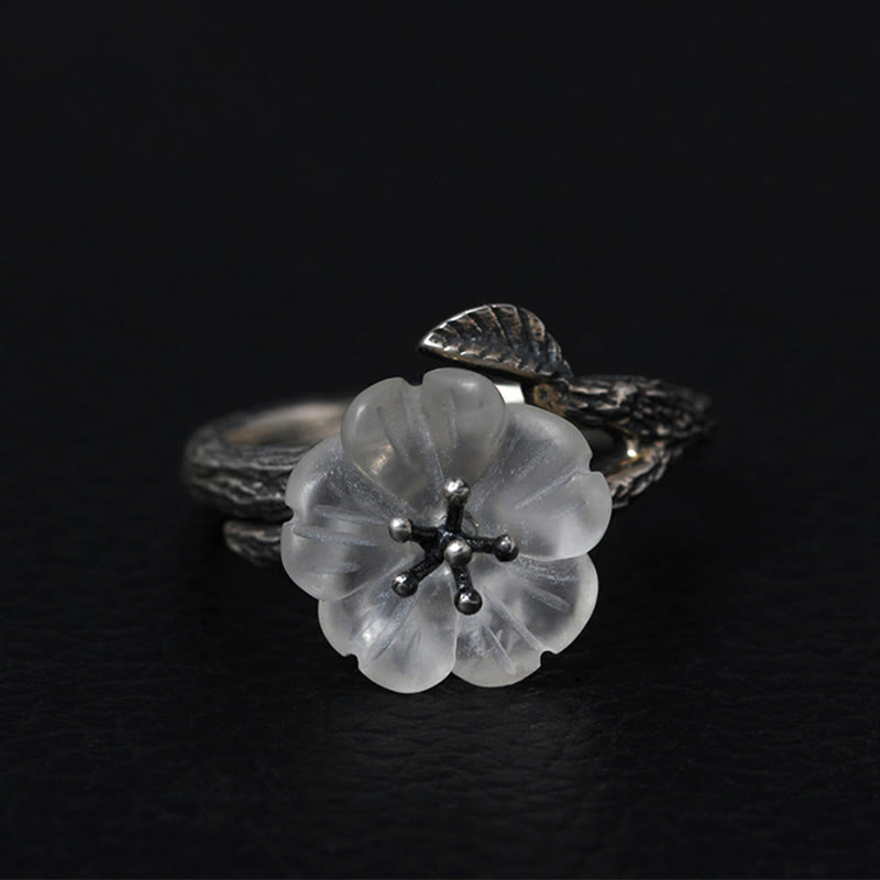 Verstellbarer Heilring mit weißem Kristallskelett und Blume