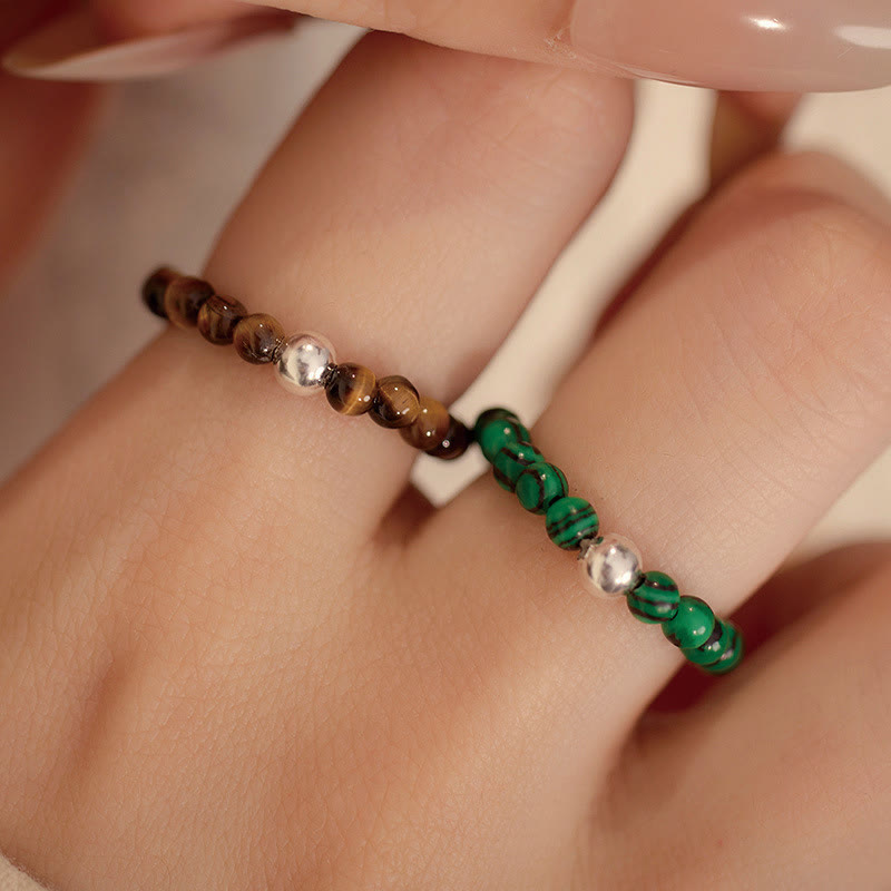 Elastischer Ring aus weißer Jade und schwarzem Onyx mit Kristallperlen