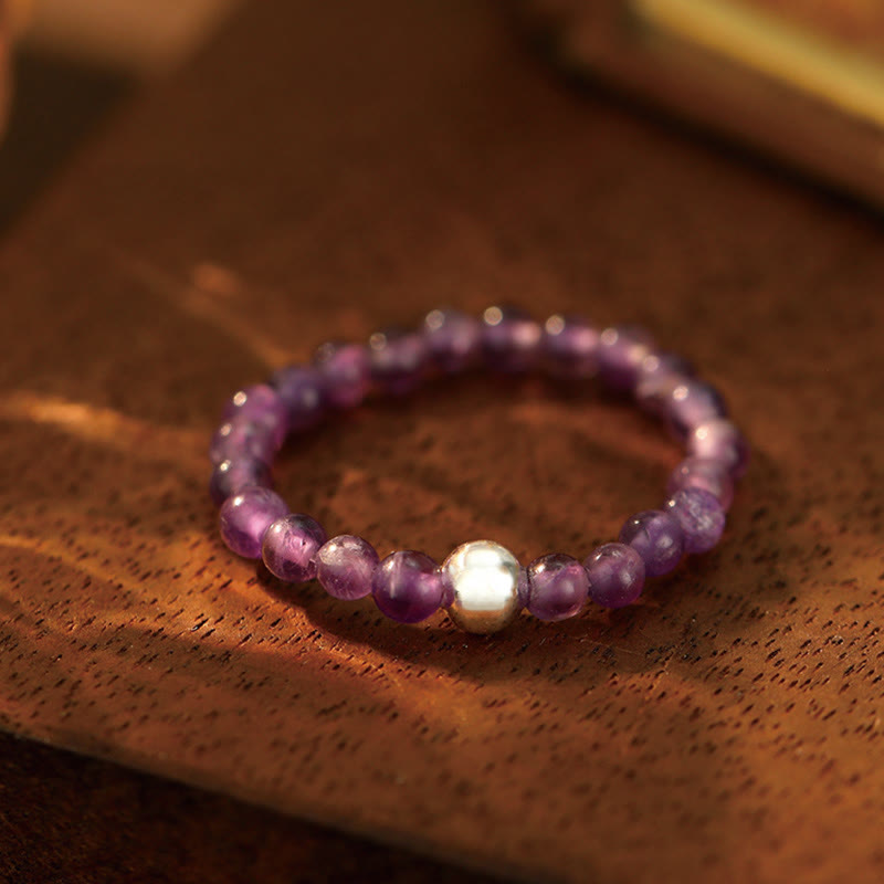 Elastischer Ring aus weißer Jade und schwarzem Onyx mit Kristallperlen