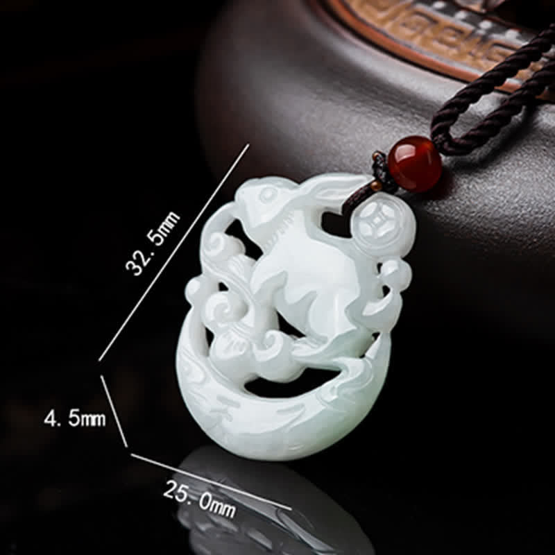 Halskette mit Schutzanhänger aus weißer Jade mit Halbmond