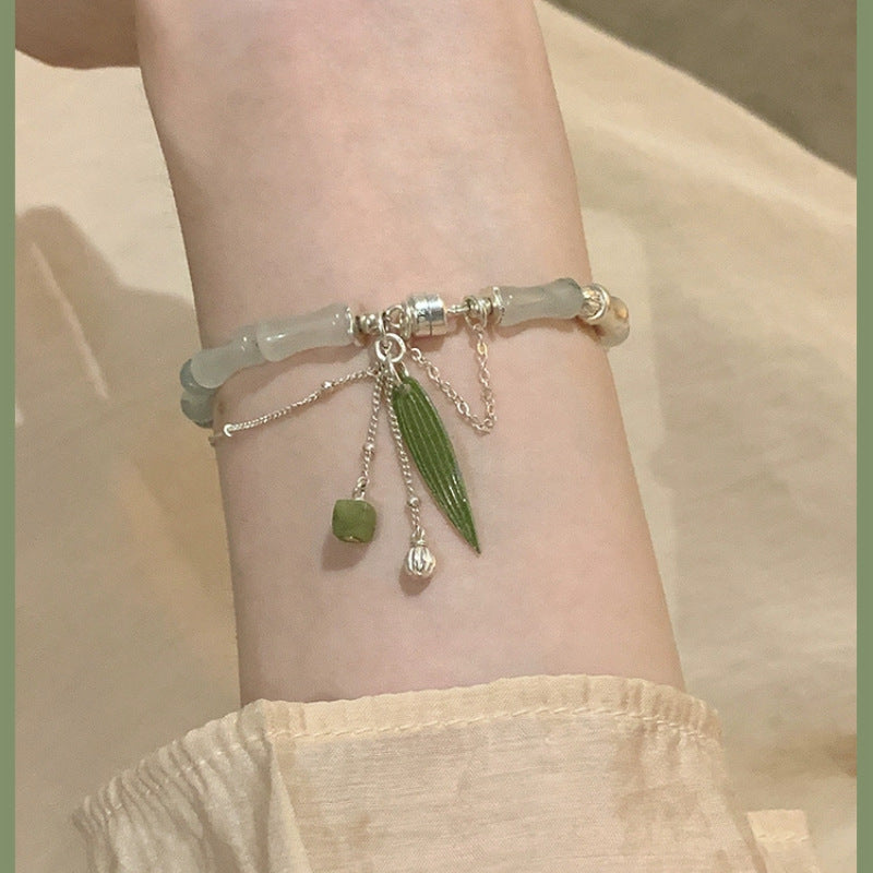 Glücksarmband aus weißer Jade mit Bambusblatt-Laternenanhänger