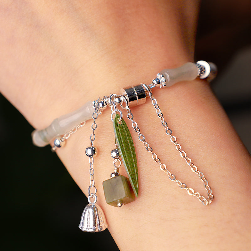 Glücksarmband aus weißer Jade mit Bambusblatt-Laternenanhänger