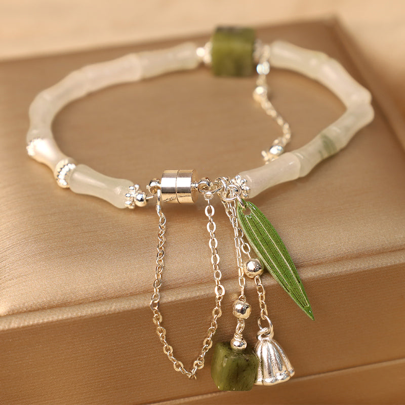 Glücksarmband aus weißer Jade mit Bambusblatt-Laternenanhänger