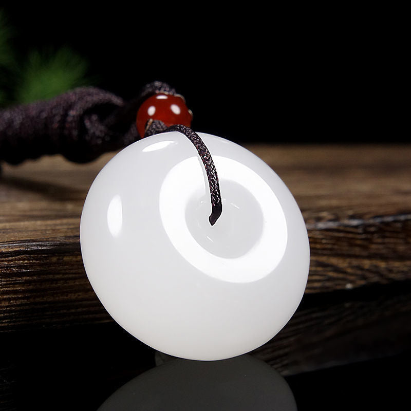 Halskette mit Peace-Schnalle aus weißer Jade, 20 mm, Segensanhänger