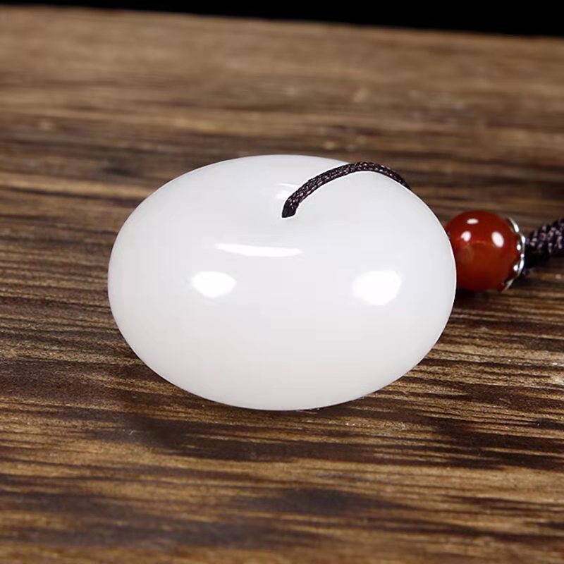 Halskette mit Peace-Schnalle aus weißer Jade, 20 mm, Segensanhänger