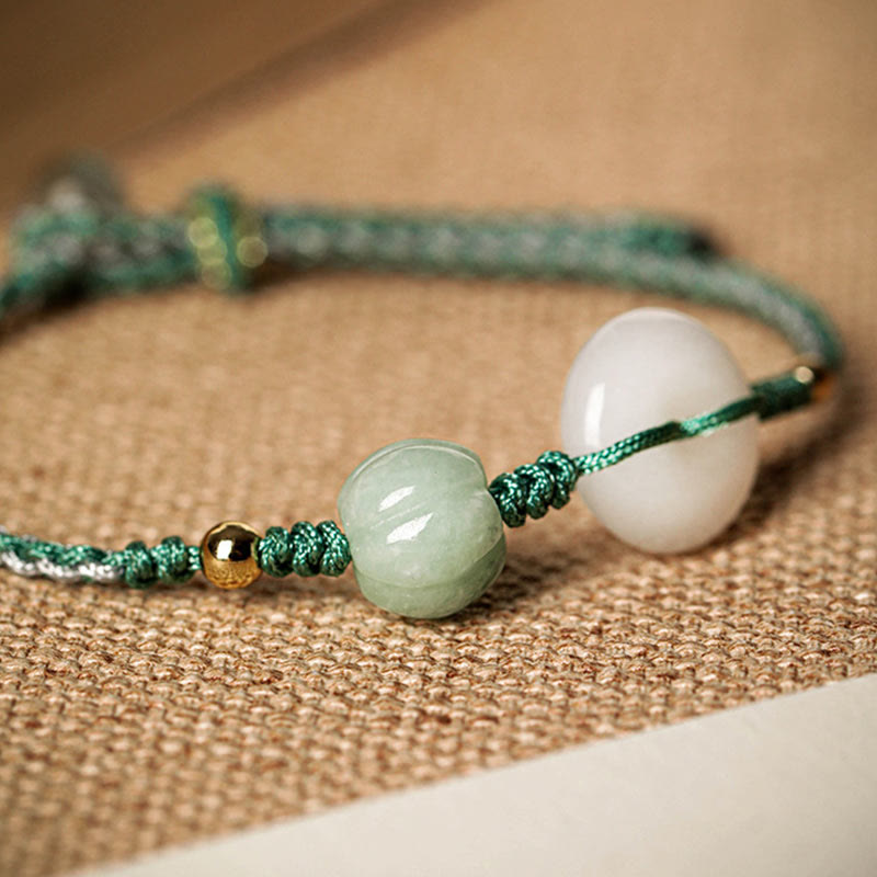 Weißes Jade-Armband mit Peace-Schnalle und Kürbis-Perlen zum Schutz