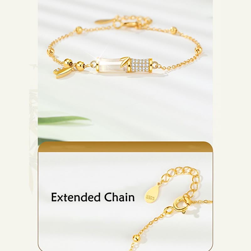 Schutzarmband aus weißer Jade mit 18 Karat vergoldetem Bambusblatt aus Silber