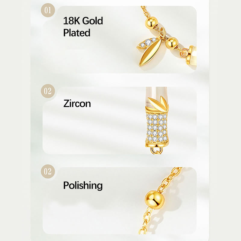 Schutzarmband aus weißer Jade mit 18 Karat vergoldetem Bambusblatt aus Silber