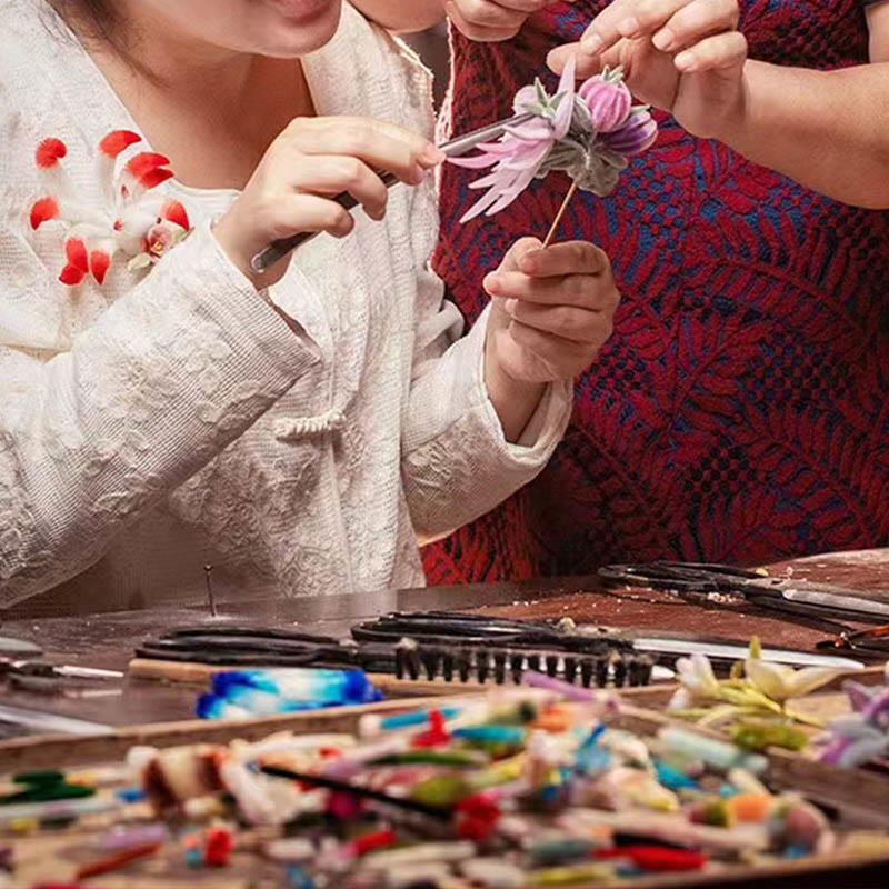 Yangzhou Samtblumen-Brosche mit Koi-Fisch oder Haarspange