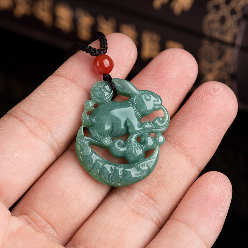 Jahr des Hasen Jade Glück Halbmond Halskette
