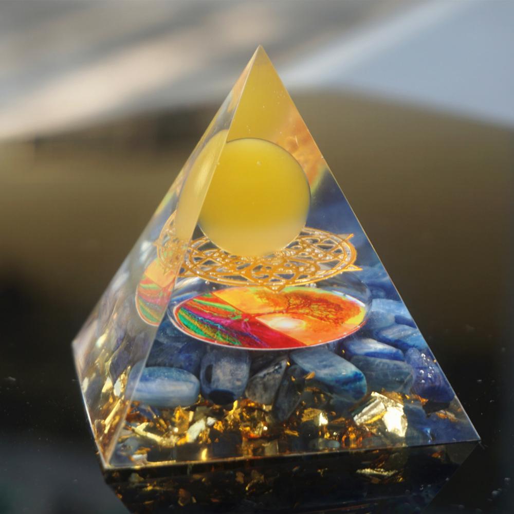 Gelbe Achatkugel und Kyanit-Orgonpyramide