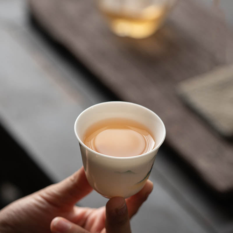 Zen-Teetasse aus Keramik mit Lotusblumen- und Bergdesign, 100 ml